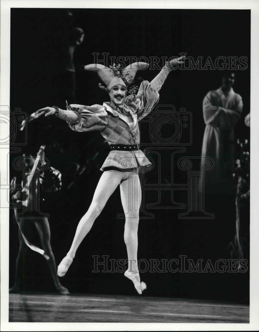 1986 Press Photo Joseph Glowik as Jester in Cleveland Ballet Romeo and Juliet- Historic Images