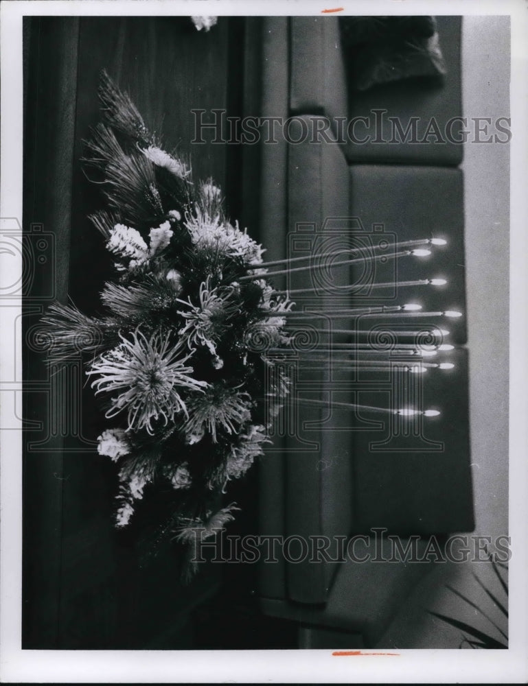 1988 Press Photo The Christmas decoration inside the house- Historic Images