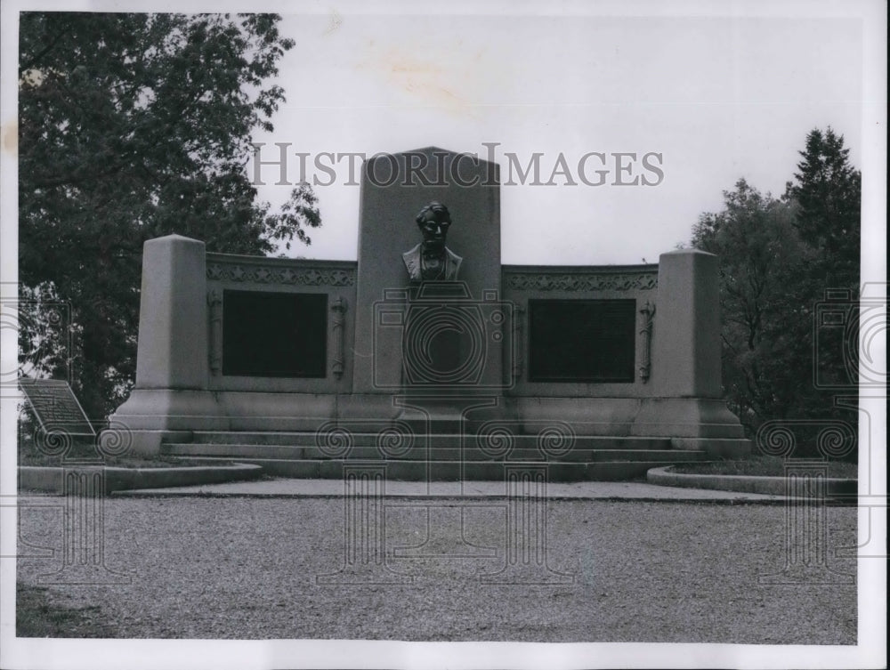 1960 Press Photo Monument of Abraham Lincoln at the National Cemetery- Historic Images