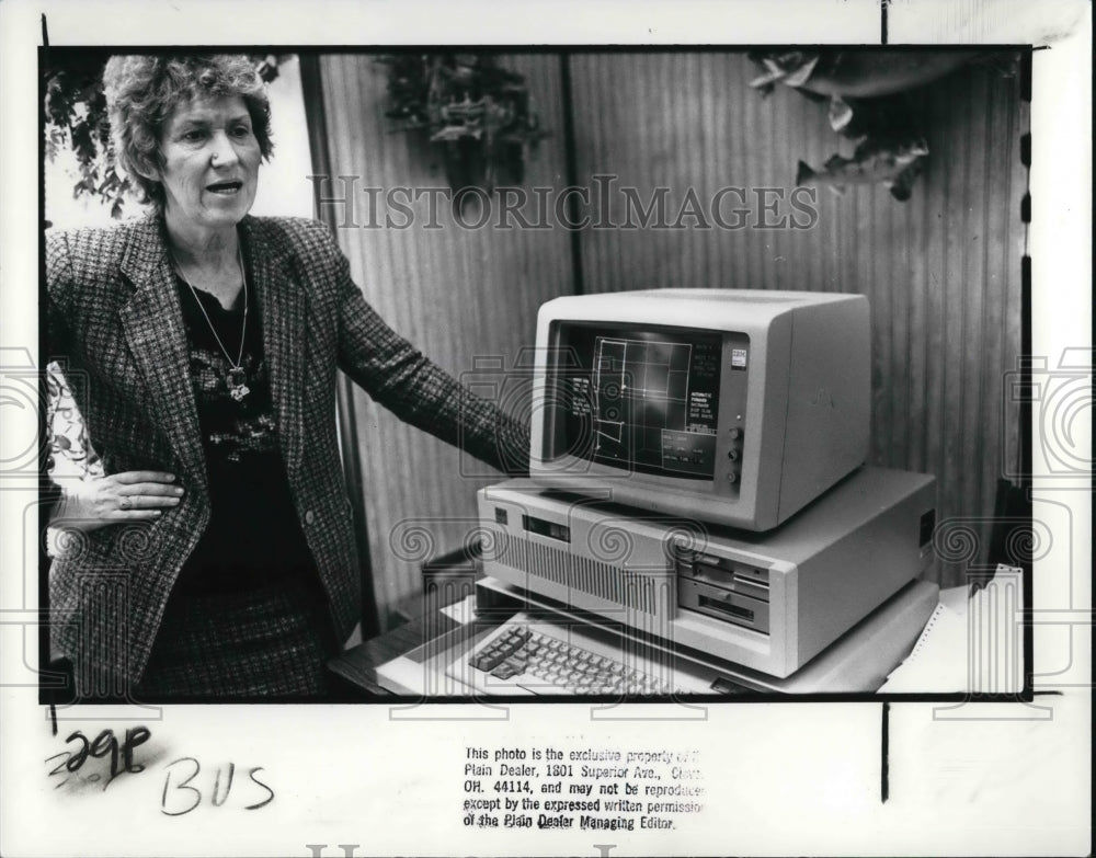 1989 Press Photo Judy McDermott, bus manager in Parma School district- Historic Images