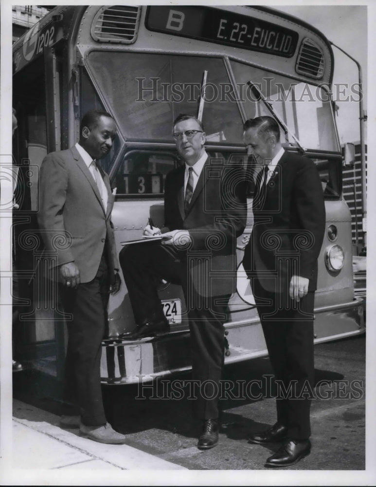 1966 Press Photo Mayor Ralph Locher, Councilman Jackson and Lenard Dacek- Historic Images