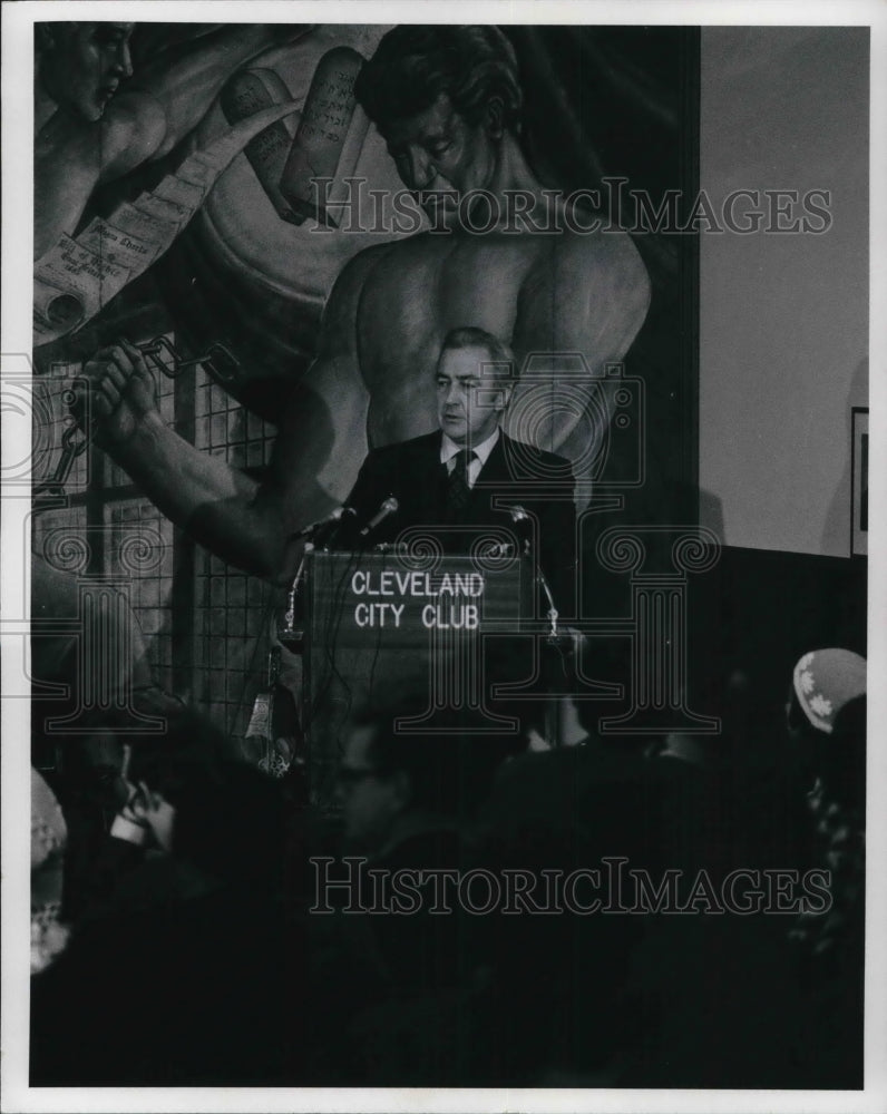 1972 Press Photo Senator Eugene McCarthy, city club speaker- Historic Images