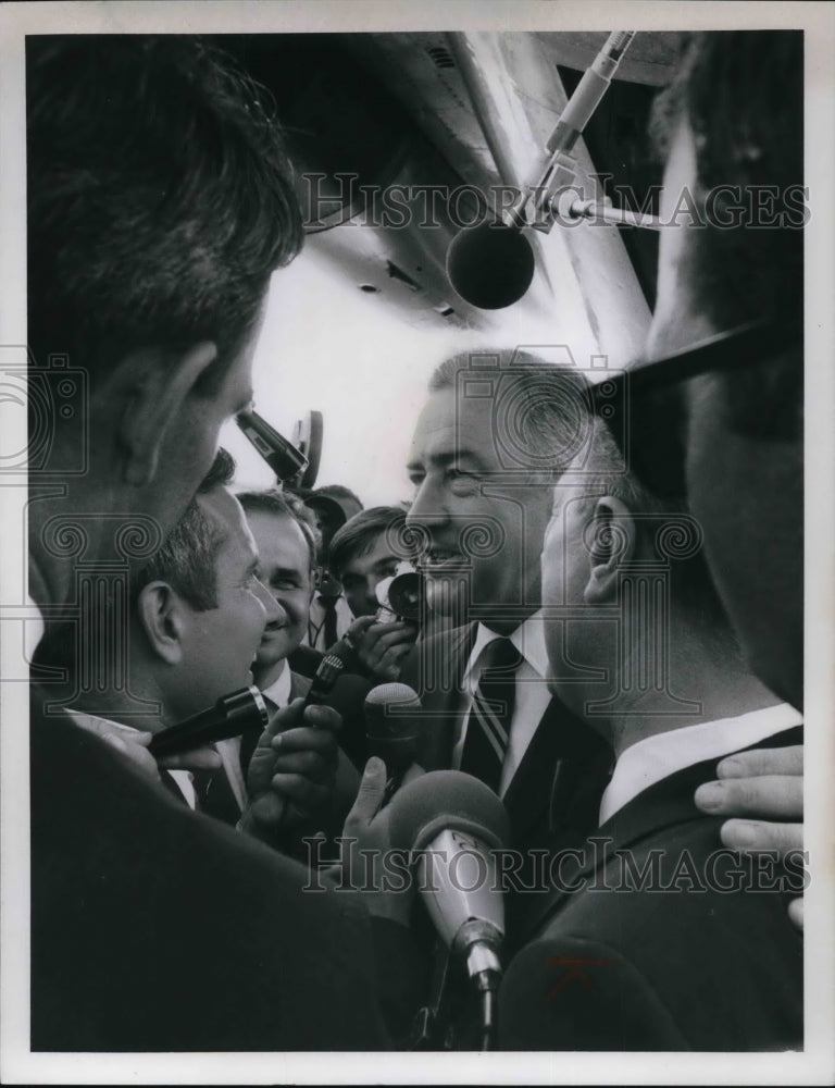 1968 Press Photo Sen. Eugene J. McCarthy, Pres. Campaign 19638 in Cleveland - Historic Images