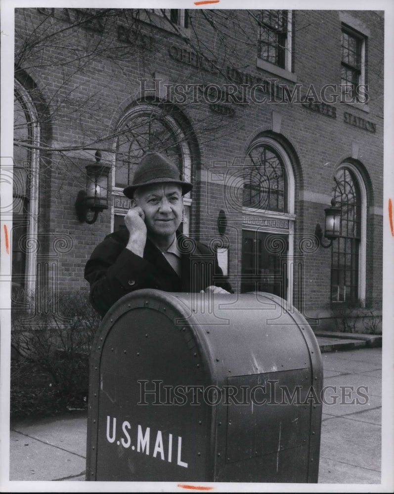 1970 Press Photo Tony Ross stopped in for Stamps University Center- Historic Images