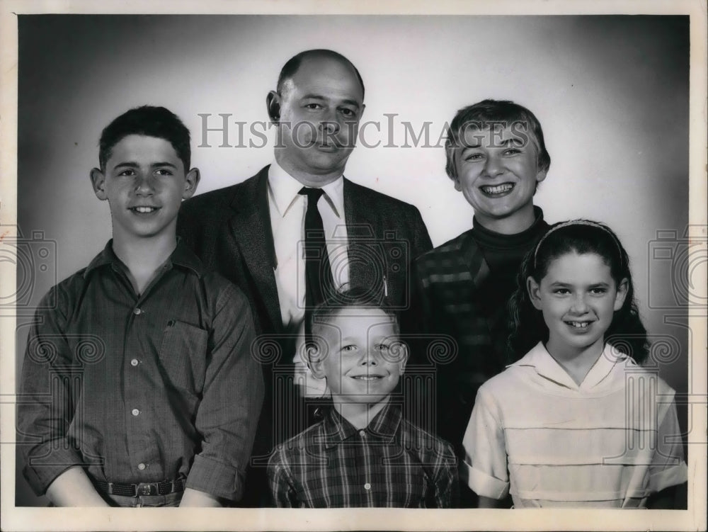 1961 Press Photo Jim Newman and Family- Historic Images