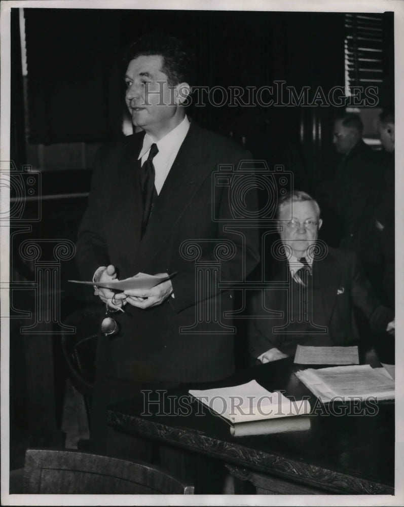 1947 Press Photo Frank J. Lausche in count on first civilian trial- Historic Images