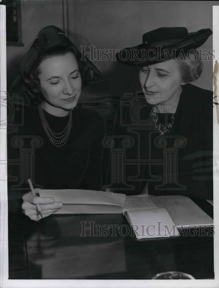 1941 Press Photo Mrs. Frank J. Lausche and Mrs. Edward Blythin- Historic Images