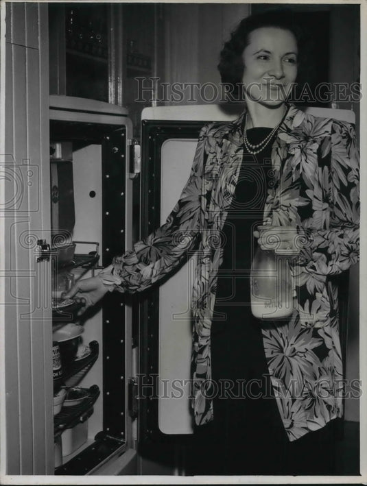 1941 Press Photo Mrs. Frank J. Lausche- Historic Images