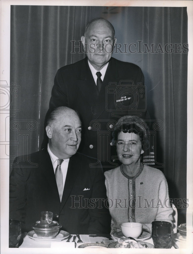 1965 Press Photo Gen. Emmet O&#39;Donnell, Mrs. Glor Pierce and Captain Overbach- Historic Images