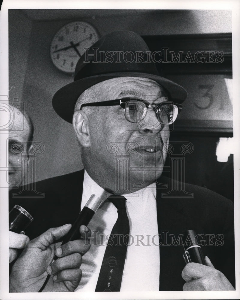 1969 Press Photo James E. O'Meara, head of teachers union at the school board- Historic Images