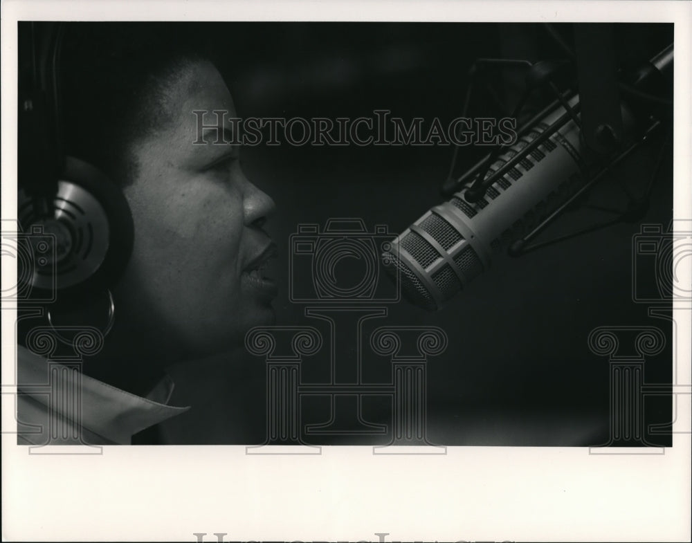 1991 Press Photo Dee Perry at Mornign Newsperson and Saturday Deejay- Historic Images