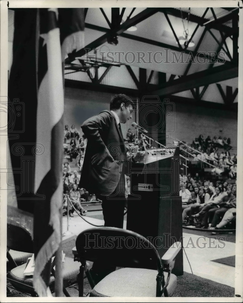 1971 Press Photo Ralph Nader speaks to students at Cuyahoga County Community Col- Historic Images