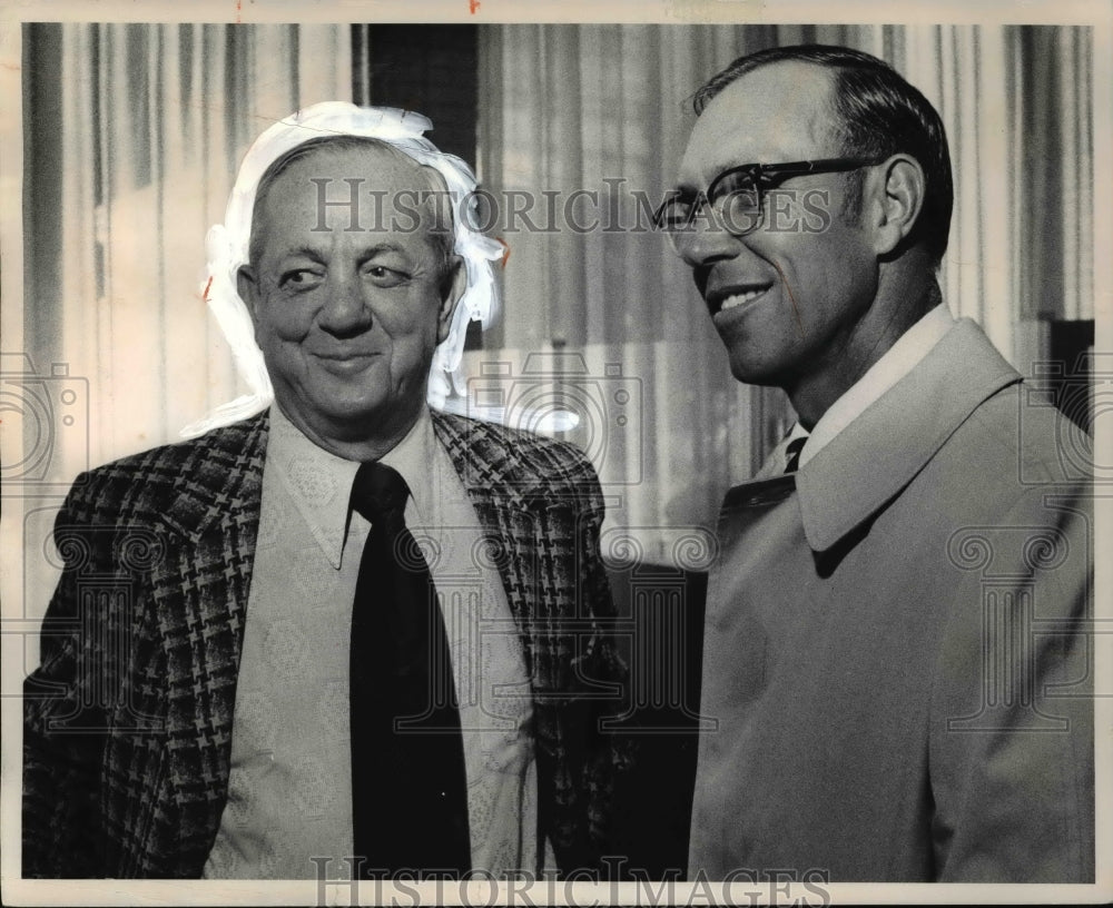 1975 Press Photo Gabe Paul with Yankees manager Bill Virdon - cva33952- Historic Images
