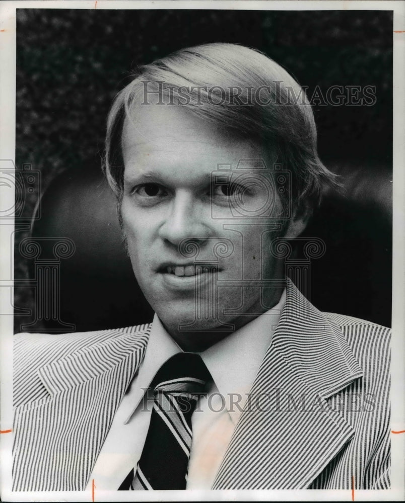 1975 Press Photo Paul R. Peterson, new Regional FTC director- Historic Images