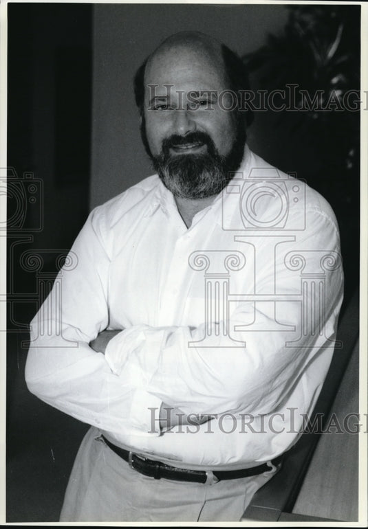 1991 Press Photo Director Rob Reiner talks about Morton & Hayes, on CBS Tel.- Historic Images