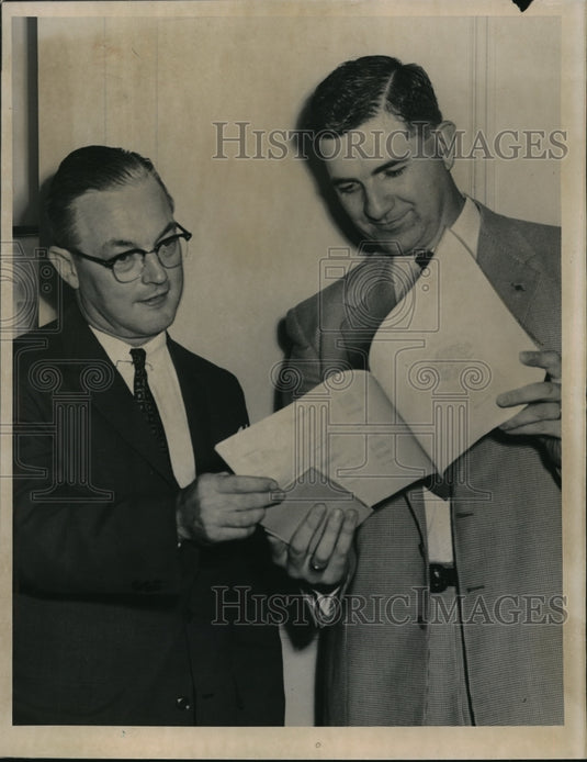 1957 Press Photo Cong. William E. Minshall and John Vopat- Historic Images