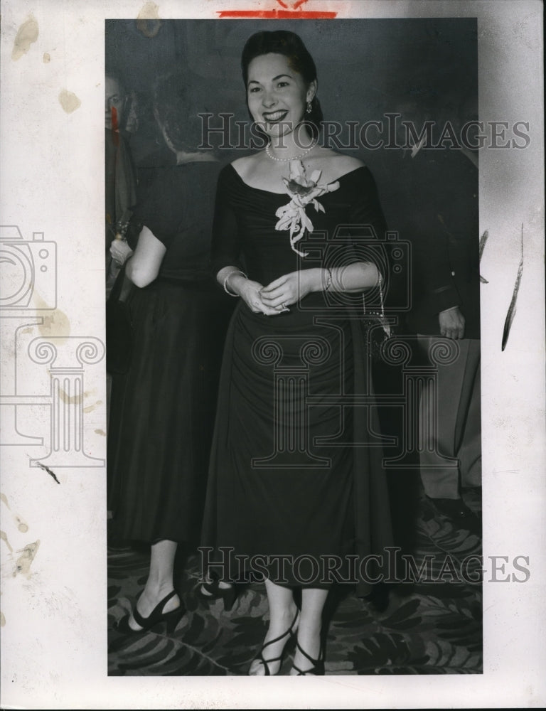 1953 Press Photo Mrs Mathew Redgeway, attending a formal ball- Historic Images