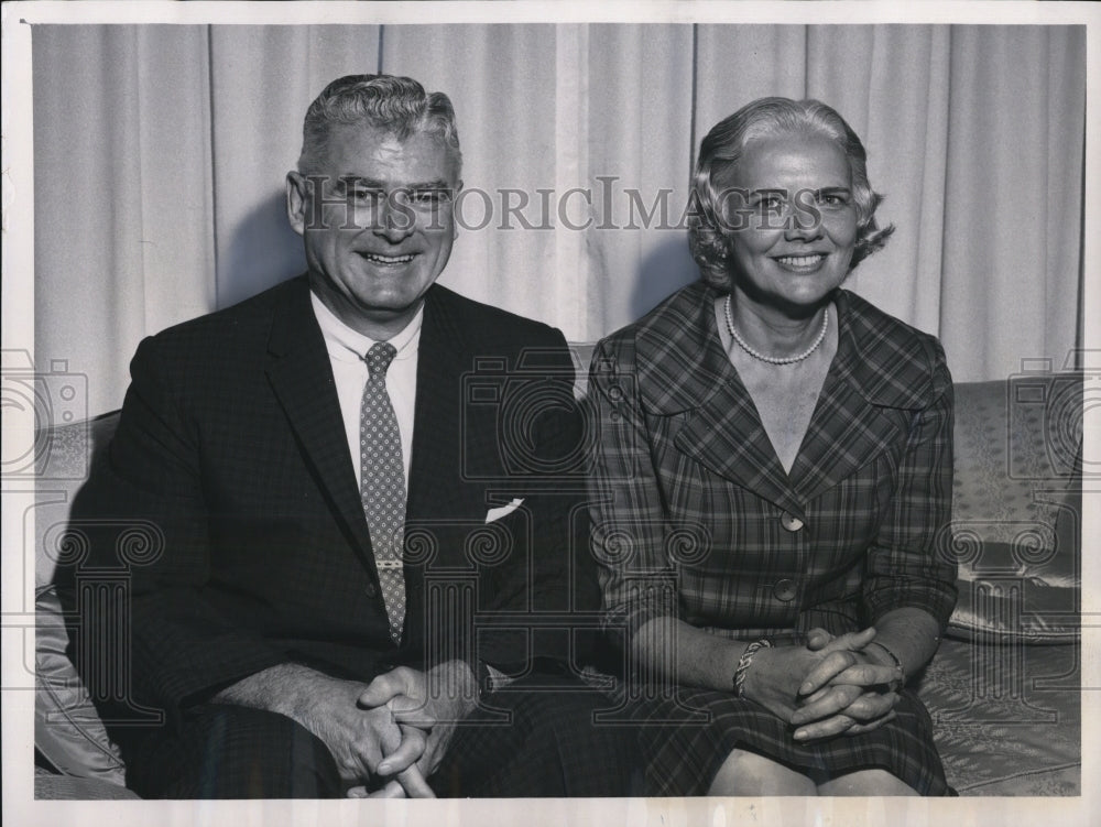 1961 Press Photo Judge Edward F. Feighan and his sister in law, Mrs. Richards- Historic Images