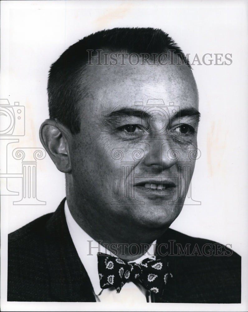 1969 Press Photo Van Richmond, Sr Assistant City Editor