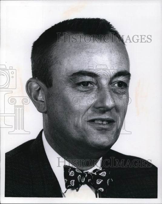1969 Press Photo Van Richmond, Sr Assistant City Editor