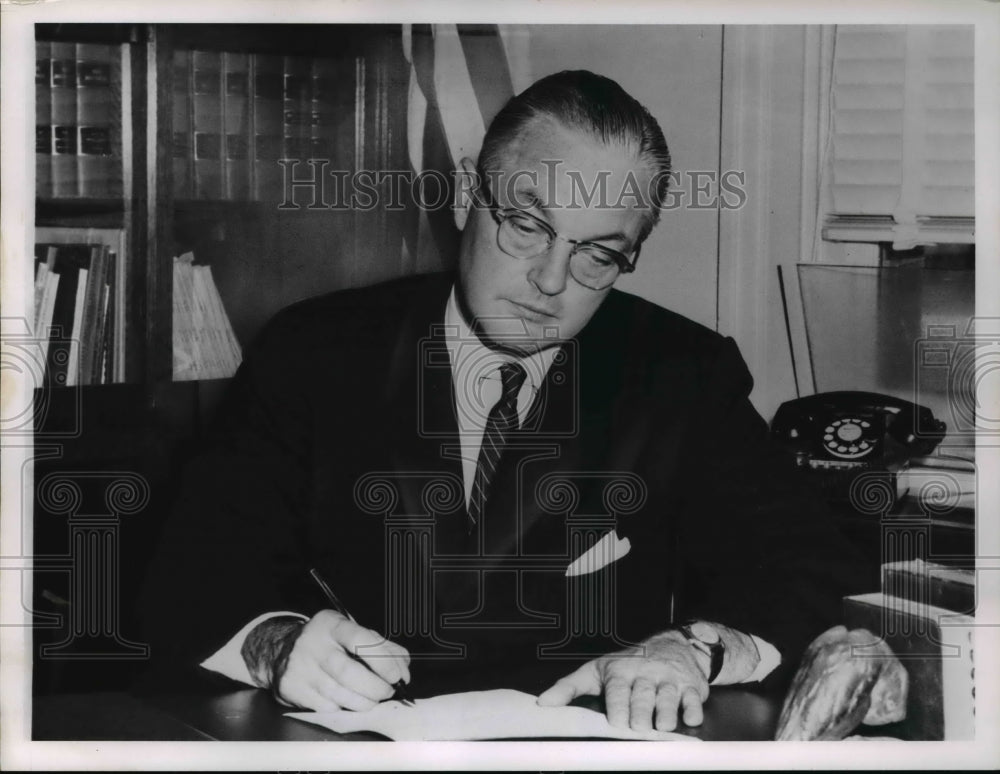 1965 Press Photo William E Minshall - Historic Images