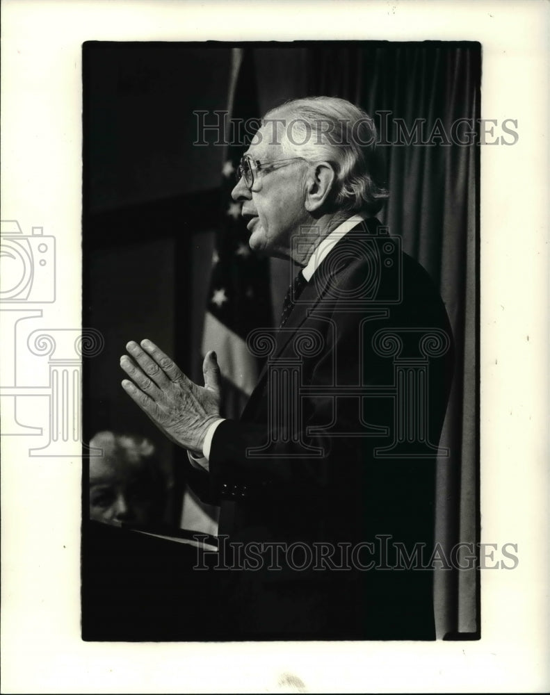 1963 Press Photo Sen Howard Metsenbaum - Historic Images