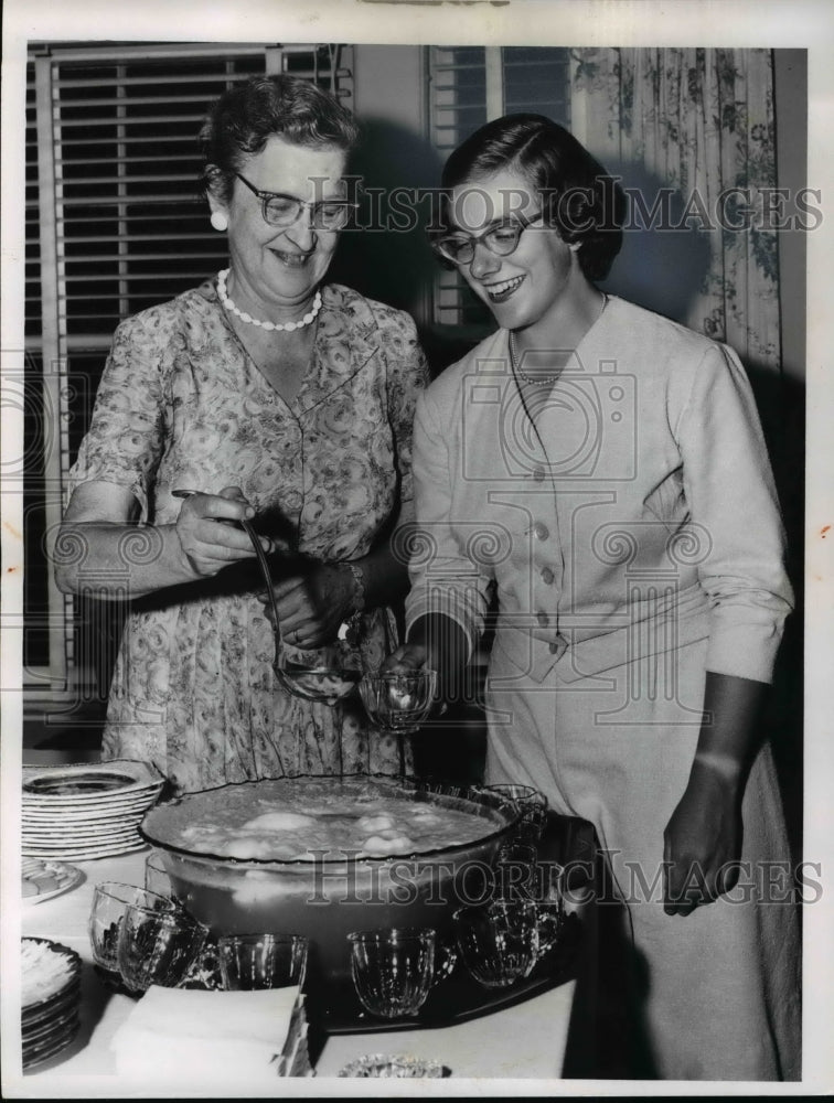 1959 Press Photo Mrs Herman Wolf and Patricia Rooney, honored at reception- Historic Images