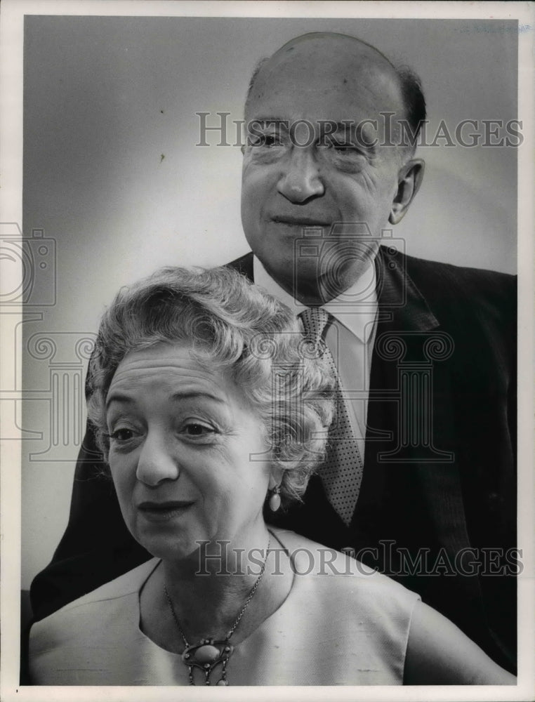 1963 Press Photo Actress Molly Picon with Husband Jacob Kalich- Historic Images