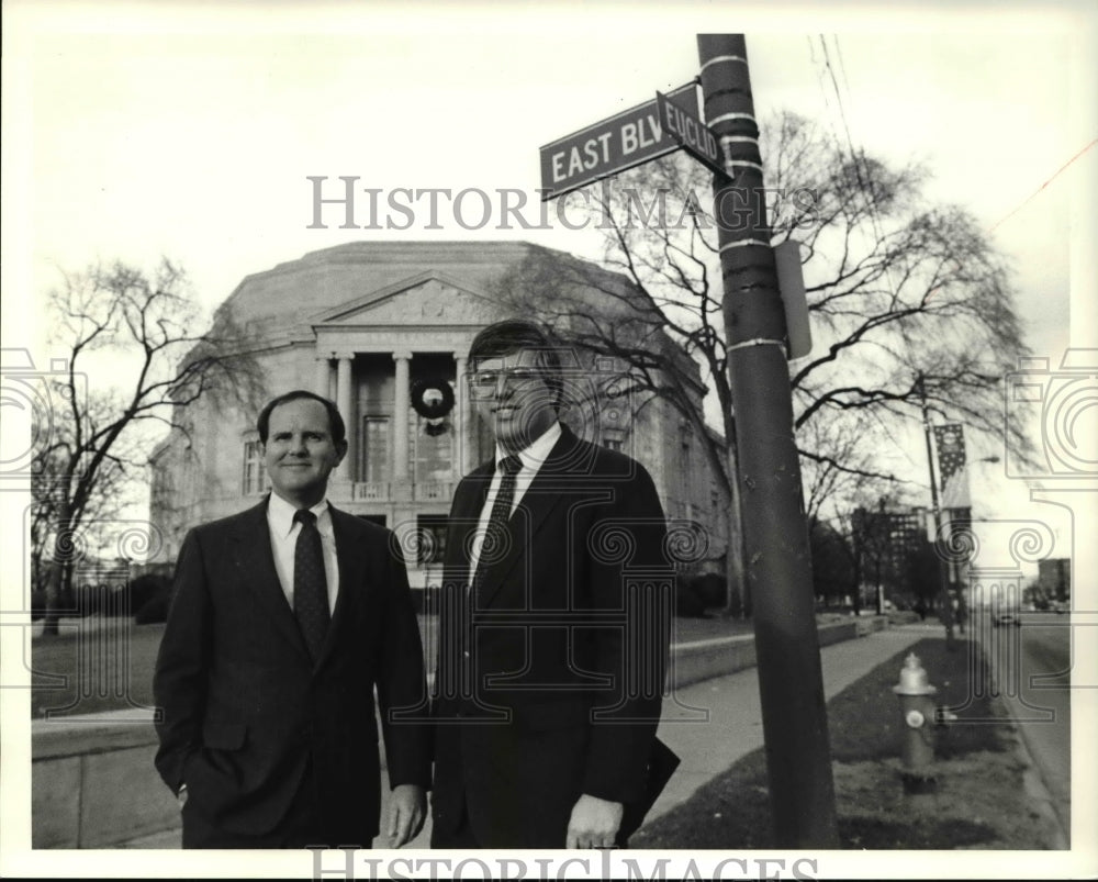 1990 Press Photo Ken Pinkerton and Brian Gleisser of the University Circle Inc.- Historic Images