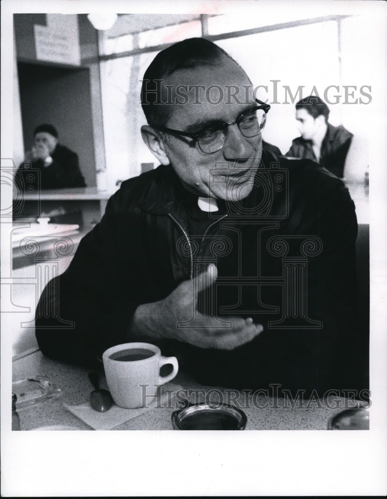 1969 Press Photo Rev Berard Scarh- Historic Images