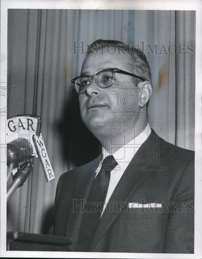 1960 Press Photo Robert Lewis Shayon, Radio TV Editor - Historic Images