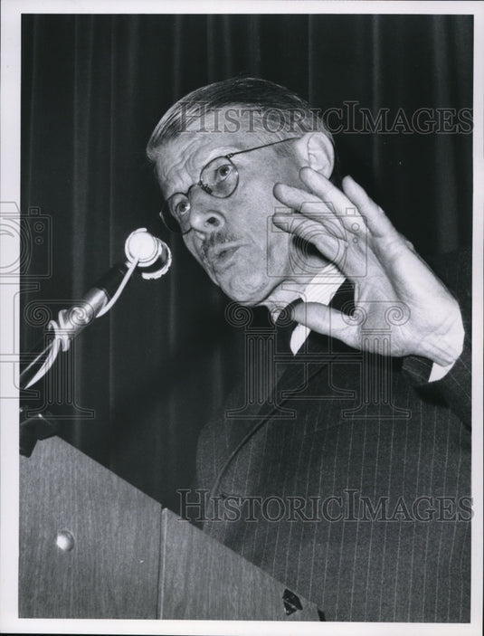 1967 Press Photo Harrison E. Salisbury speaks at CCC Univ - cva41264- Historic Images