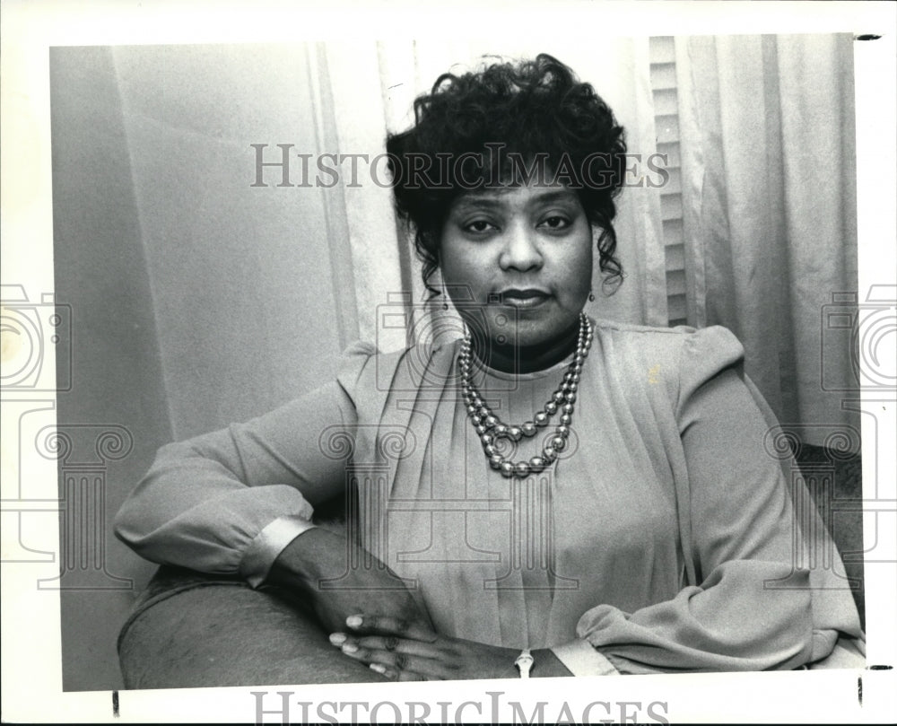 19991 Press Photo Elaine Roberts- Historic Images