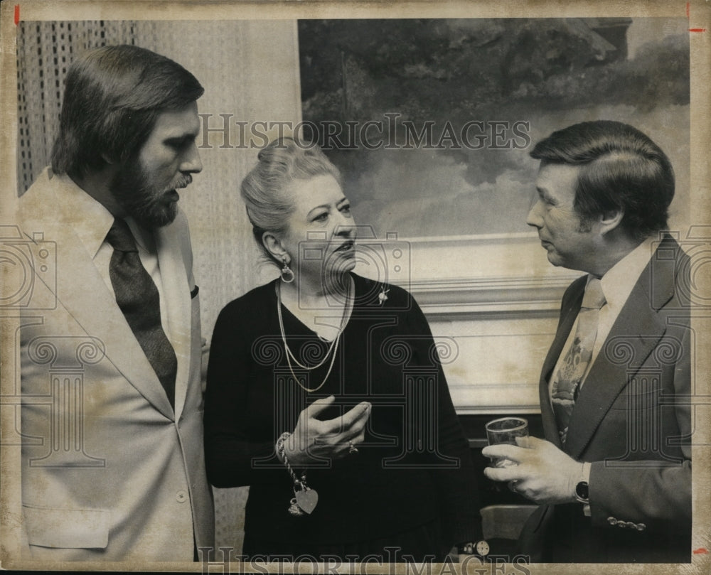 1975 Press Photo Gunnar Bennett, Mrs. Francis Silver and Michael Blumberg- Historic Images