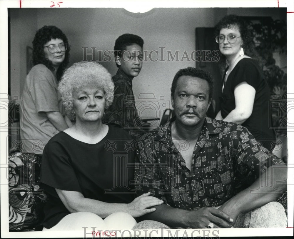 1991 Press Photo Lewis Robinson and family- Historic Images