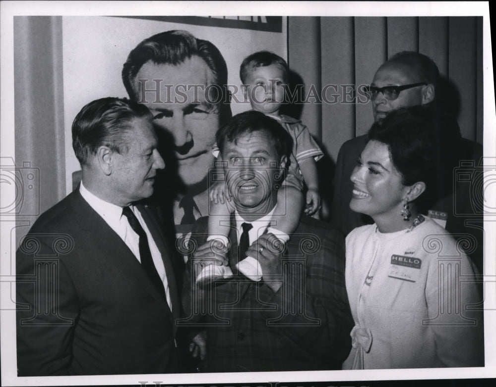 1968 Press Photo Nelson Rockefeller Presidential campaign visits Cleveland - 93- Historic Images