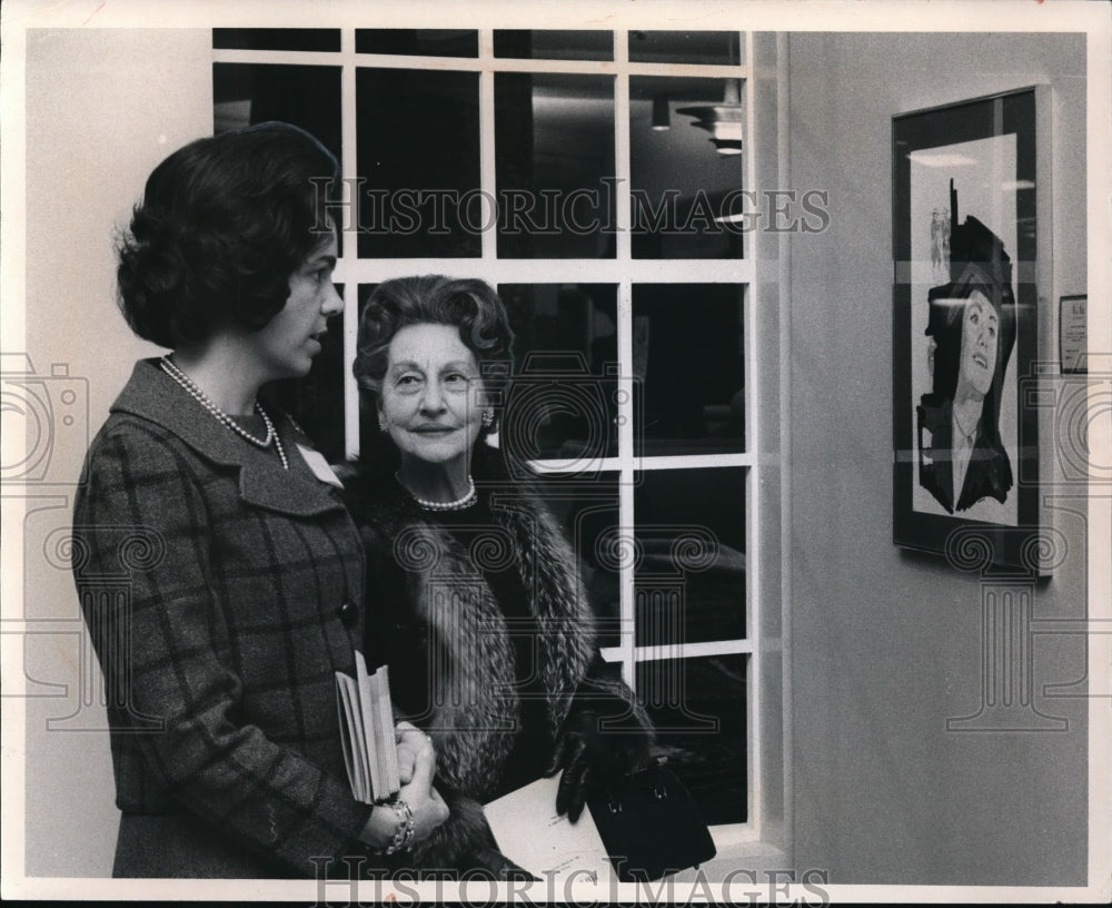 1972 Press Photo Mrs.Arch J McCartney of Junior Committee of Northern Ohio Opera- Historic Images