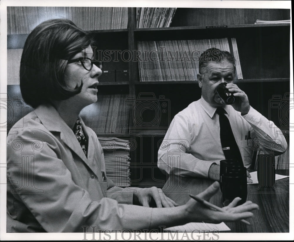 1970 Press Photo Anne Kilbane and George P. Skocic, Carling Brewing Co.