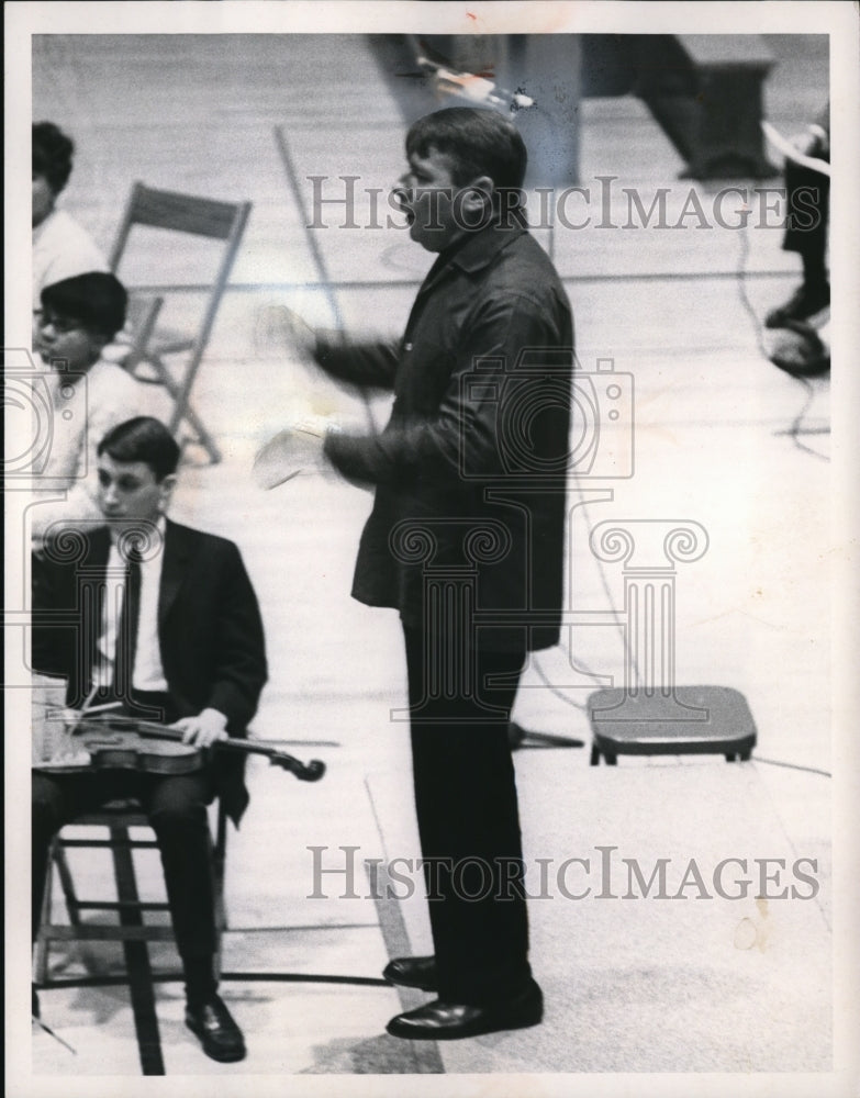 1966 Press Photo Robert Shaw at Festival of Arts at Hawkins School- Historic Images