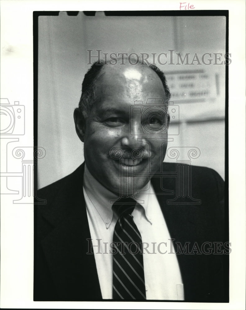 1992 Press Photo W.Roger Snead Principal Ashtabula High School- Historic Images