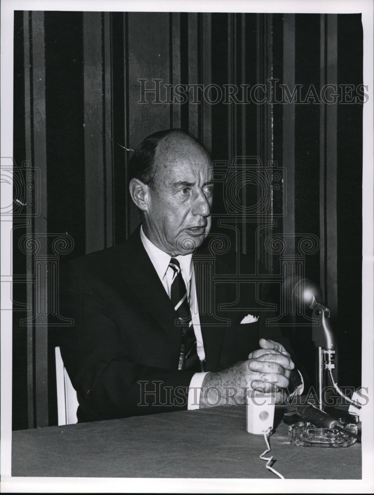 1964 Press Photo Adlai Stevenson visits in Cleveland- Historic Images