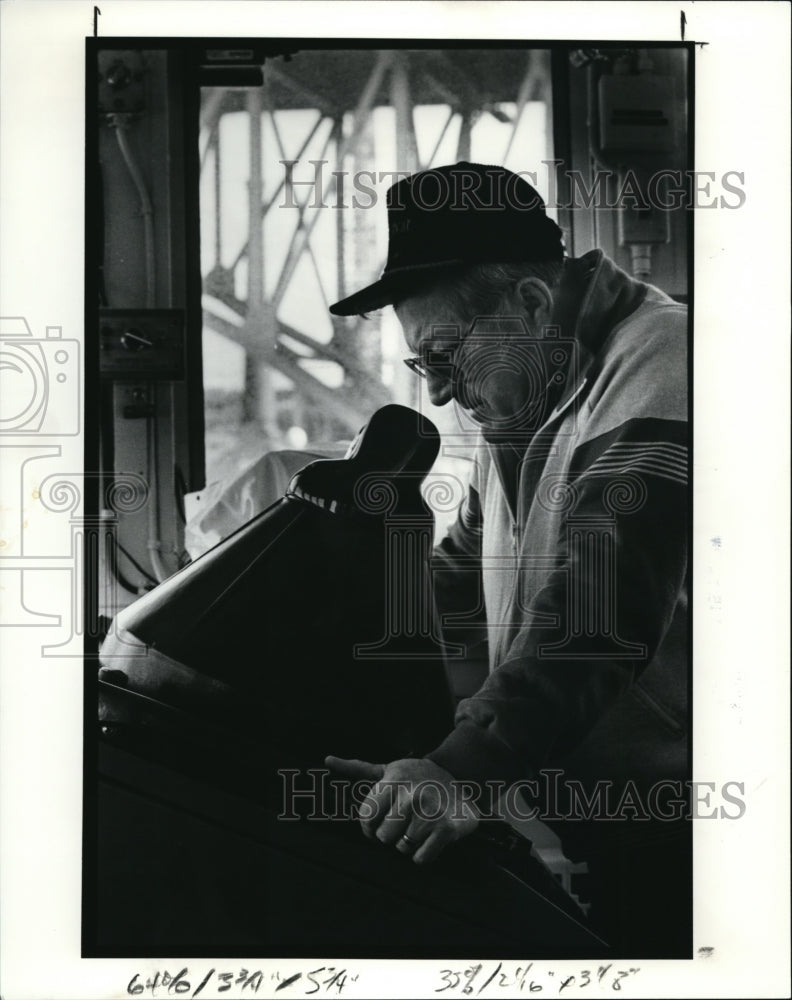 1991 Press Photo Eugene Stafford, fleet captain for Inland Lakes Management Inc- Historic Images