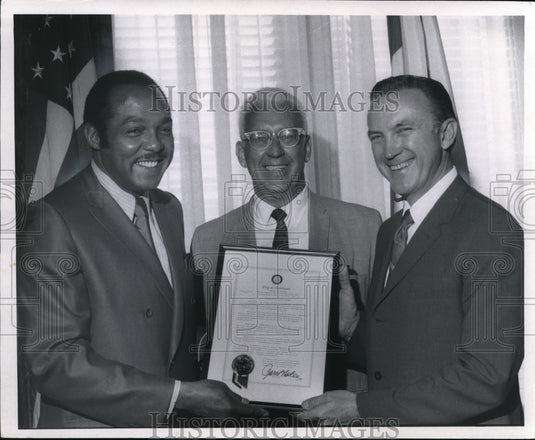 1970 Press Photo Mayor Carl B Stokes with Warren D Solt & William C Conn- Historic Images