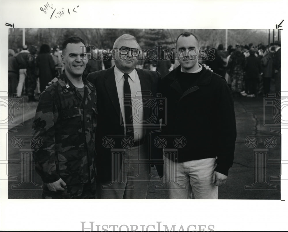 1991 Press Photo Mark, Lary &amp; Bart Stovicek at Marine Reserve Center on Smith rd- Historic Images