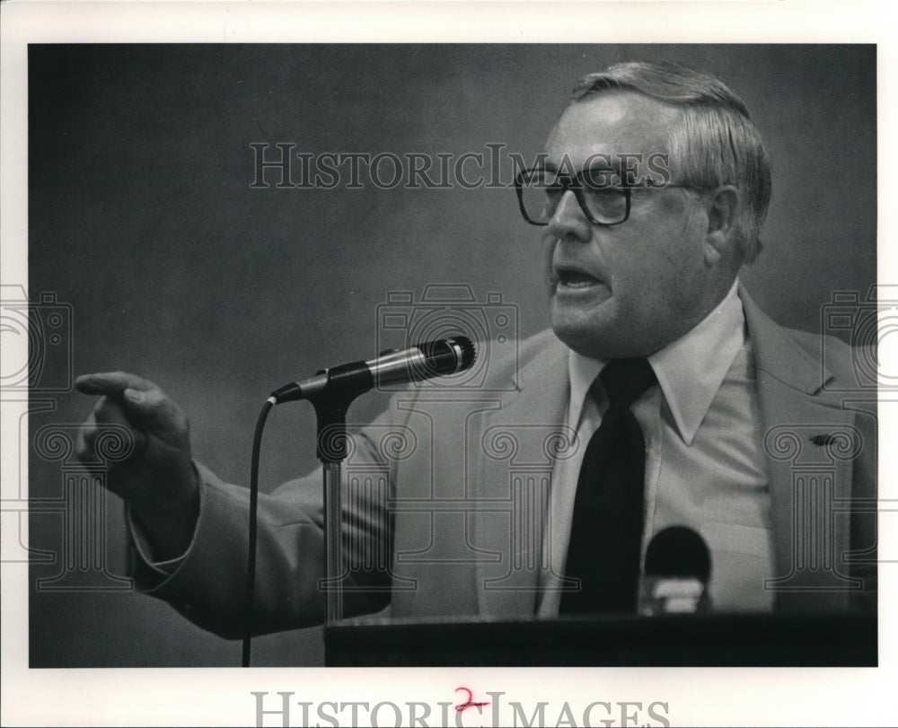 1991 Press Photo Dave Sparks opposes proposed sales tax increase at Loraine Co- Historic Images