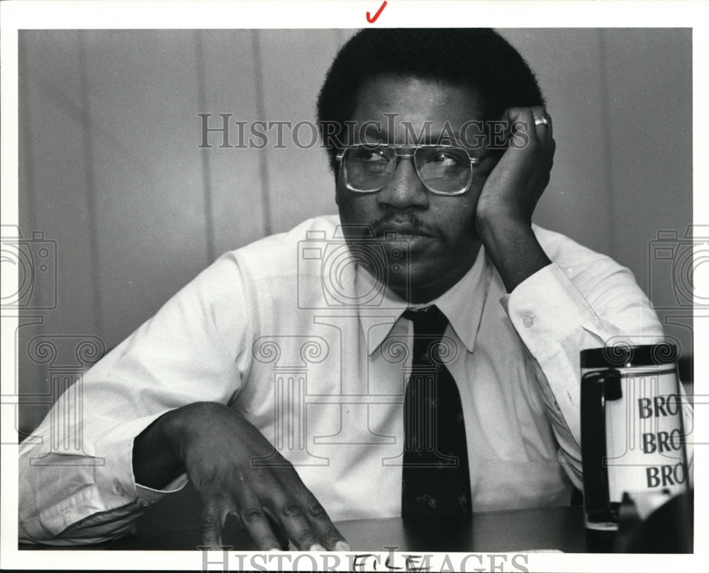 1990 Press Photo Bernard Thomkins, executive director of NOAH- Historic Images