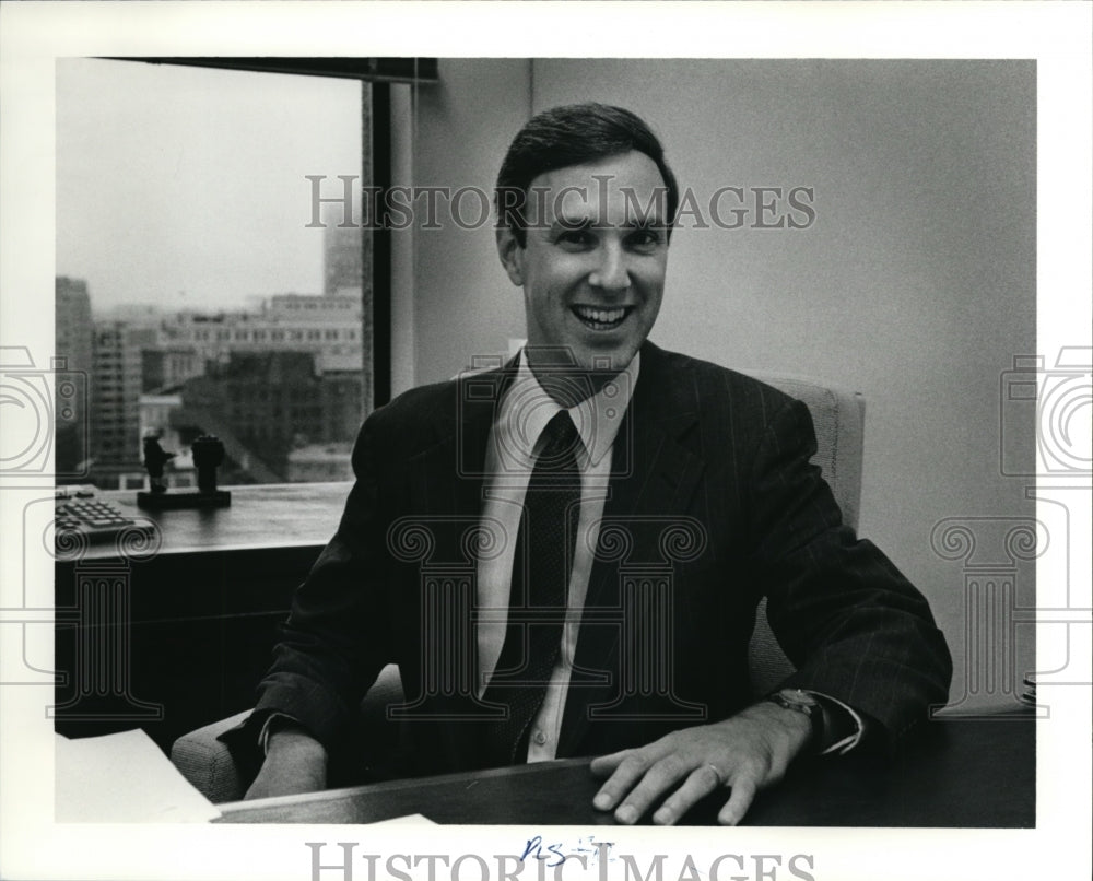 1990 Press Photo Terry Taylor Head of Public Relations for Ameritrust- Historic Images