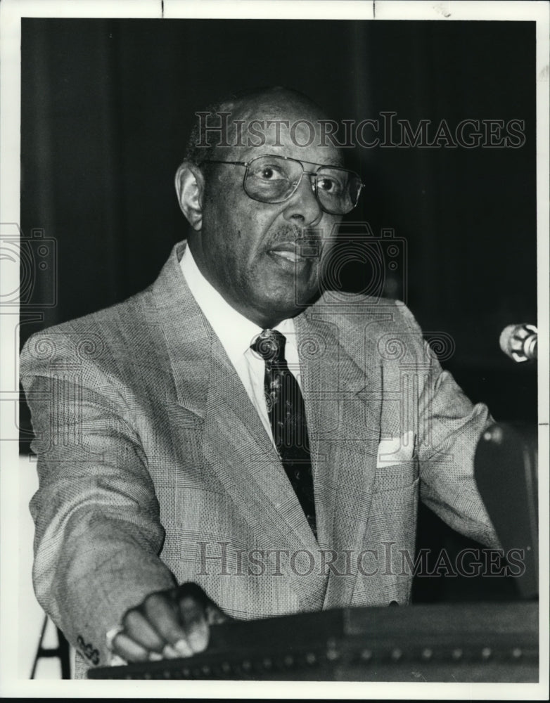 1991 Press Photo Congressman Louis Stokes against nomination of Clarence Thomas - Historic Images