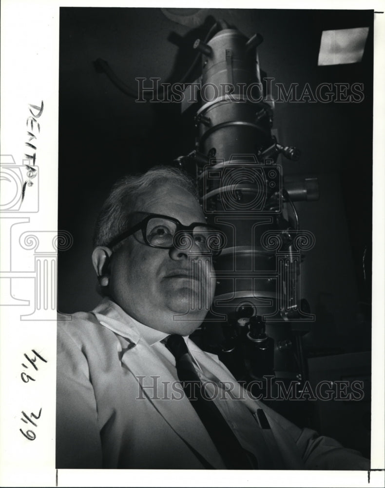 1991 Press Photo Dr. Bernard Tandler- Historic Images