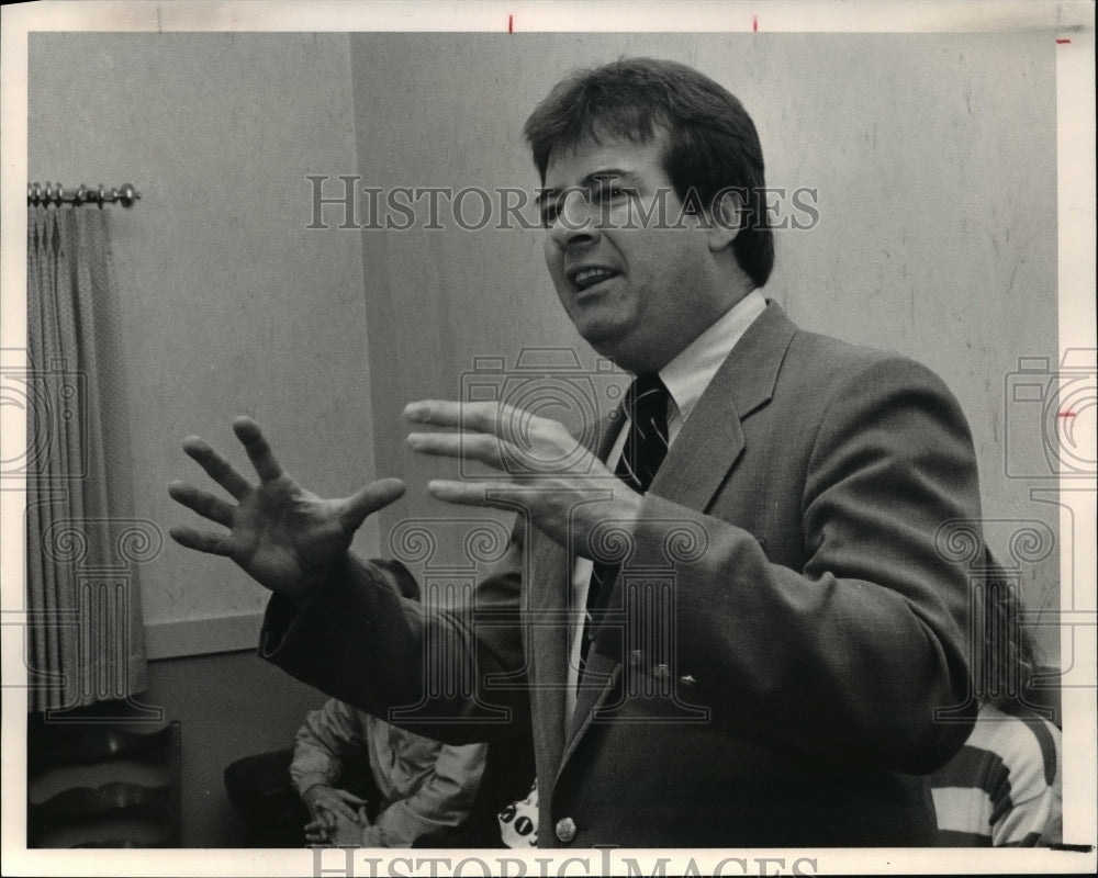 1991 Press Photo State Legislator Dan Troy at the Trash Meeting- Historic Images